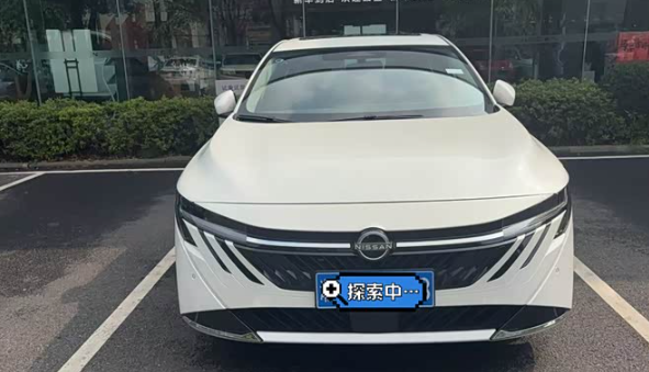 初见十五代轩逸一眼心动初见十五代轩逸，便被电感灵动的低趴姿态打动，宽体车身搭配