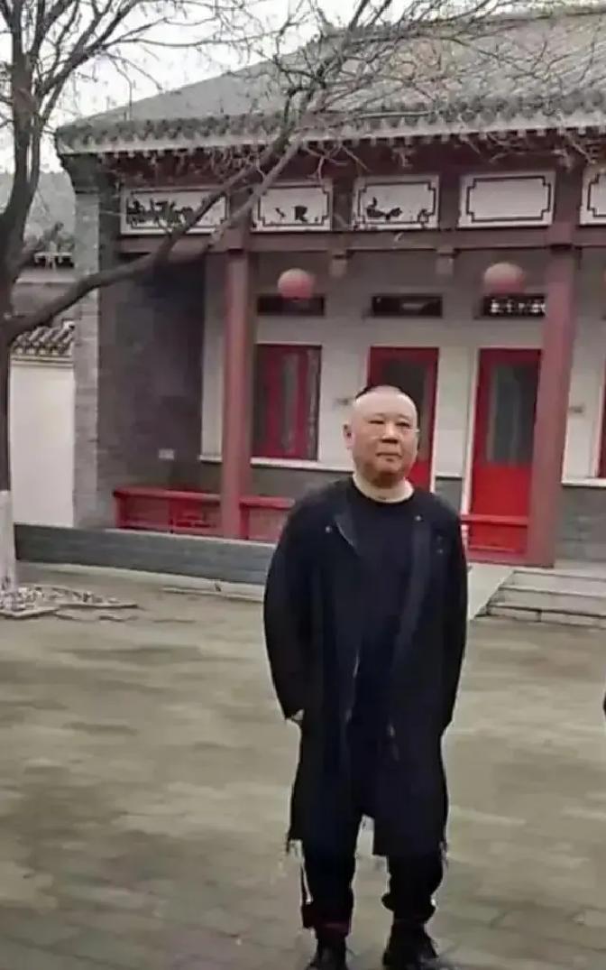 800弟子，红的不到10个德云社家谱越写越厚，红的名字却永远停在第一页。岳