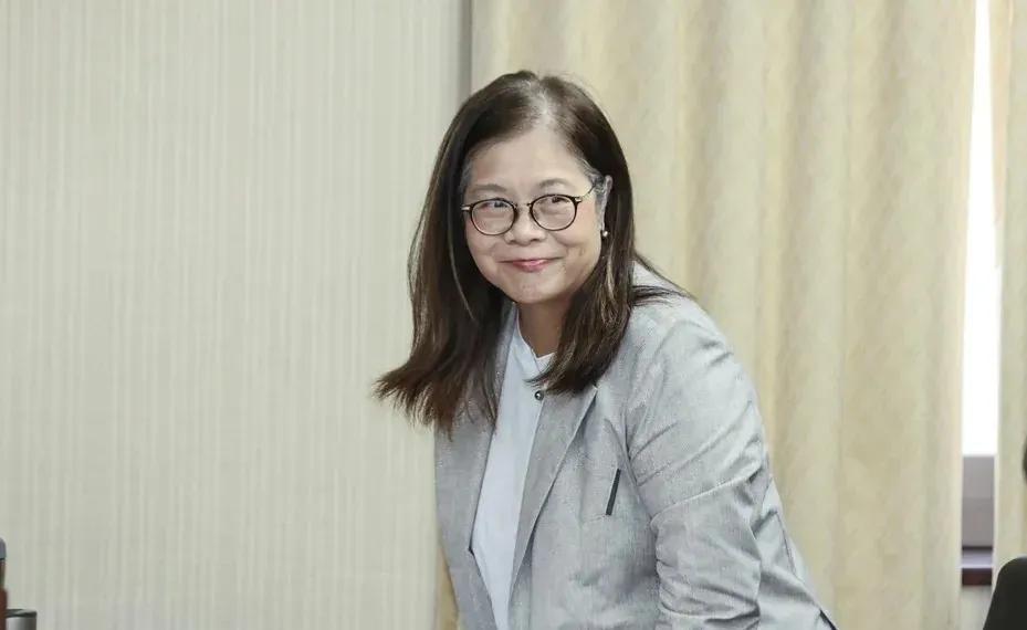 针对大陆海警船在台湾岛东部海域执法，台海委会负责人管碧玲今天（6月11日）叫嚣：