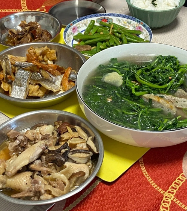 猪都不吃让我吃？二姑离婚带个儿子，邻居介绍了同样离婚的，一起到二姑家相看。开