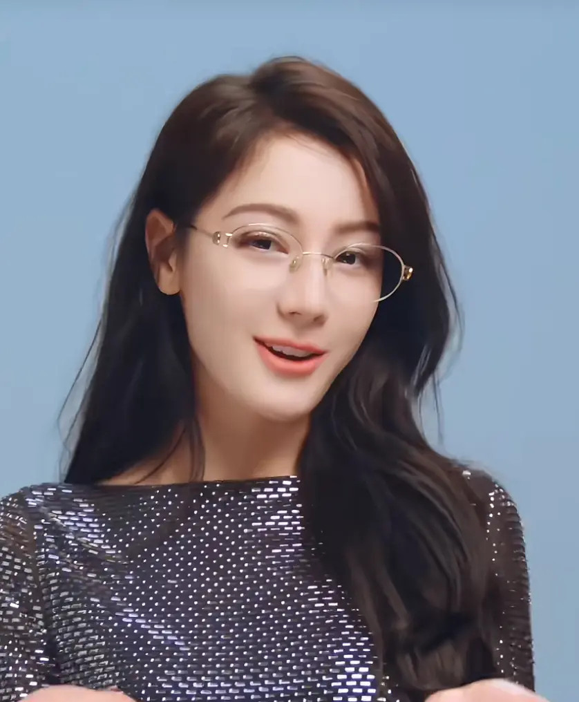 迪丽热巴的脸咋越来越僵了