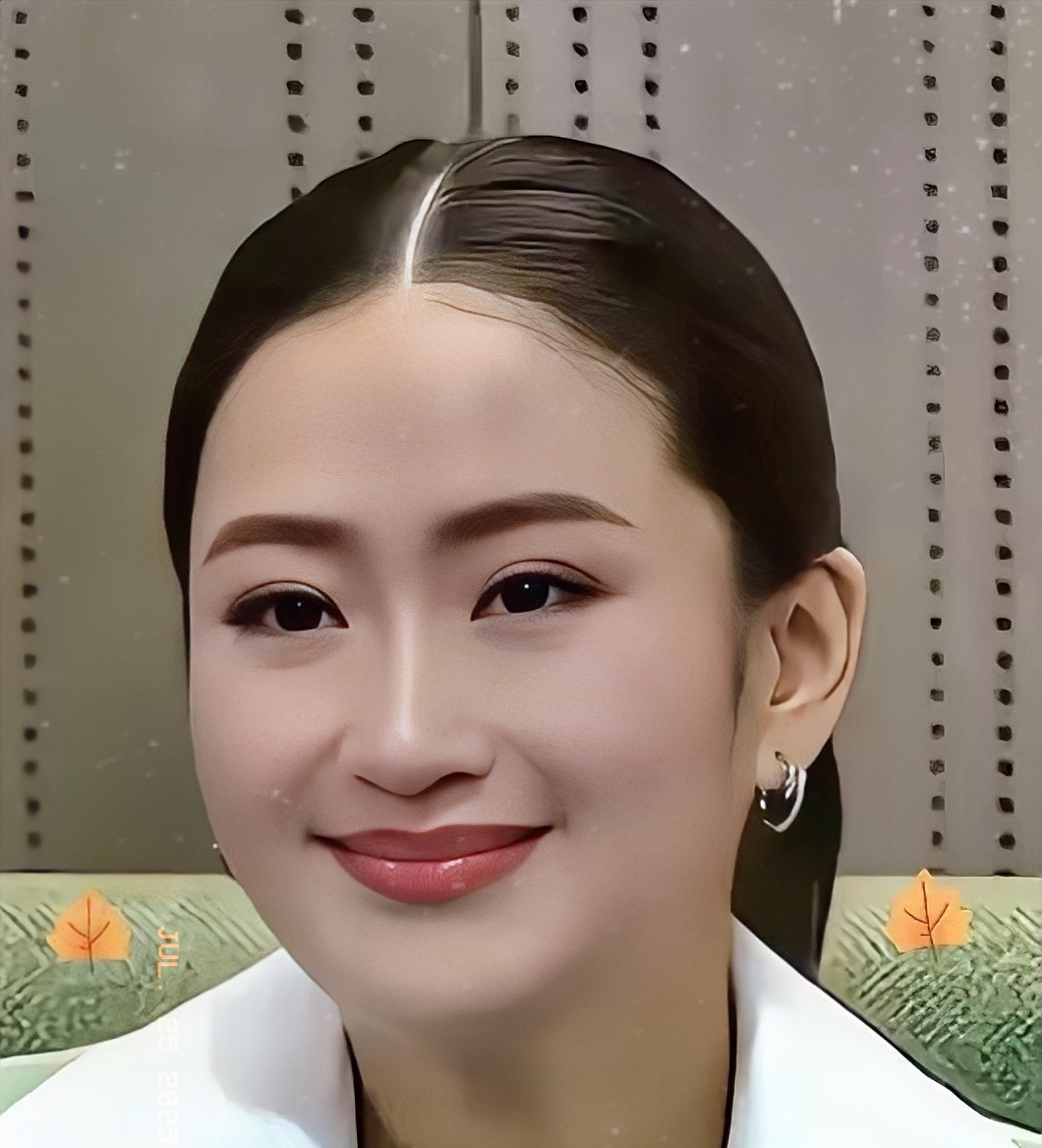 佩通坦可能也没料到事情会发展到这个程度。转眼就跟老朋友洪森搞得气氛有点紧