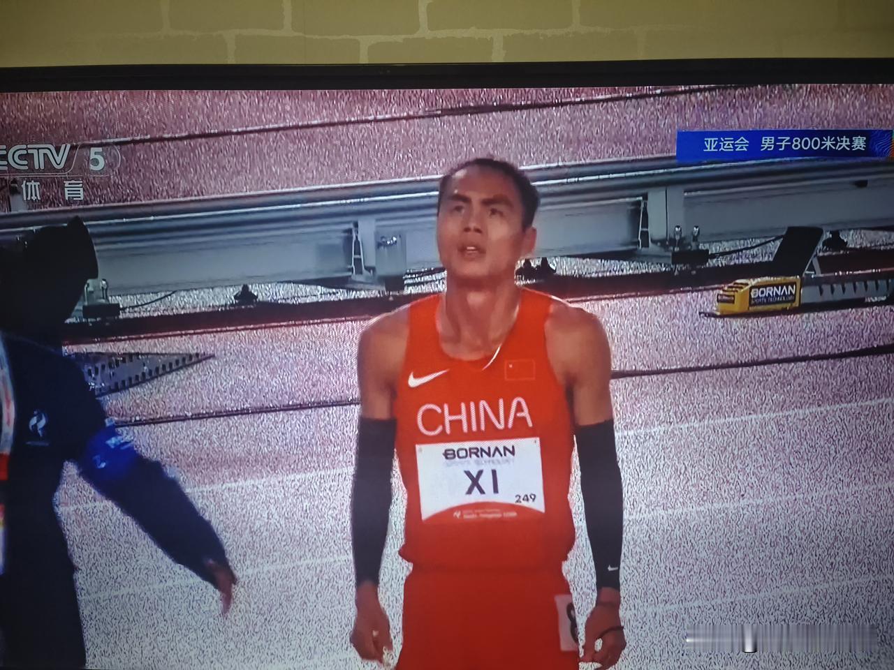 奚枭横的好消息和遗憾点。好消息是他在男子800米决赛中打破了全国记录，以1分
