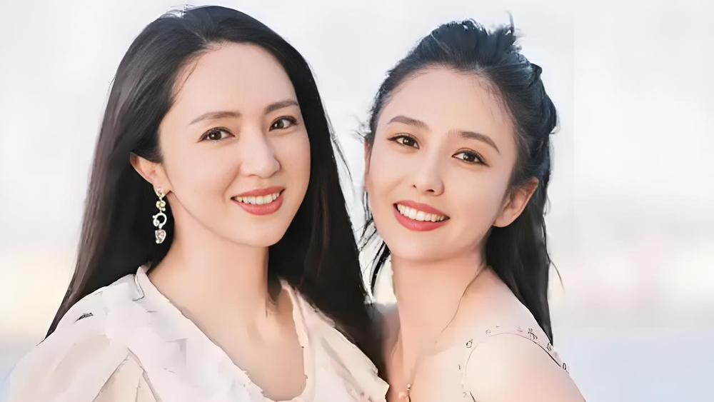 佟丽娅说：离婚后，我们一起做了很多事。董璇说：他在澳洲出事，看着家中老人恳请