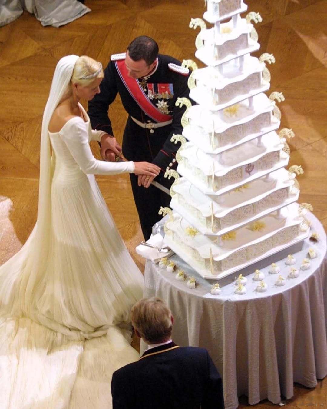 挪威王室🇳🇴挪威王储夫妇当年的婚礼，讲真好有夫妻相的俩人。世界各国王室