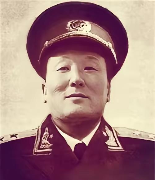 谁是西藏和平解放大功臣？藏族开国中将，旧西藏地方政府昌都总管、手握藏军重兵指挥