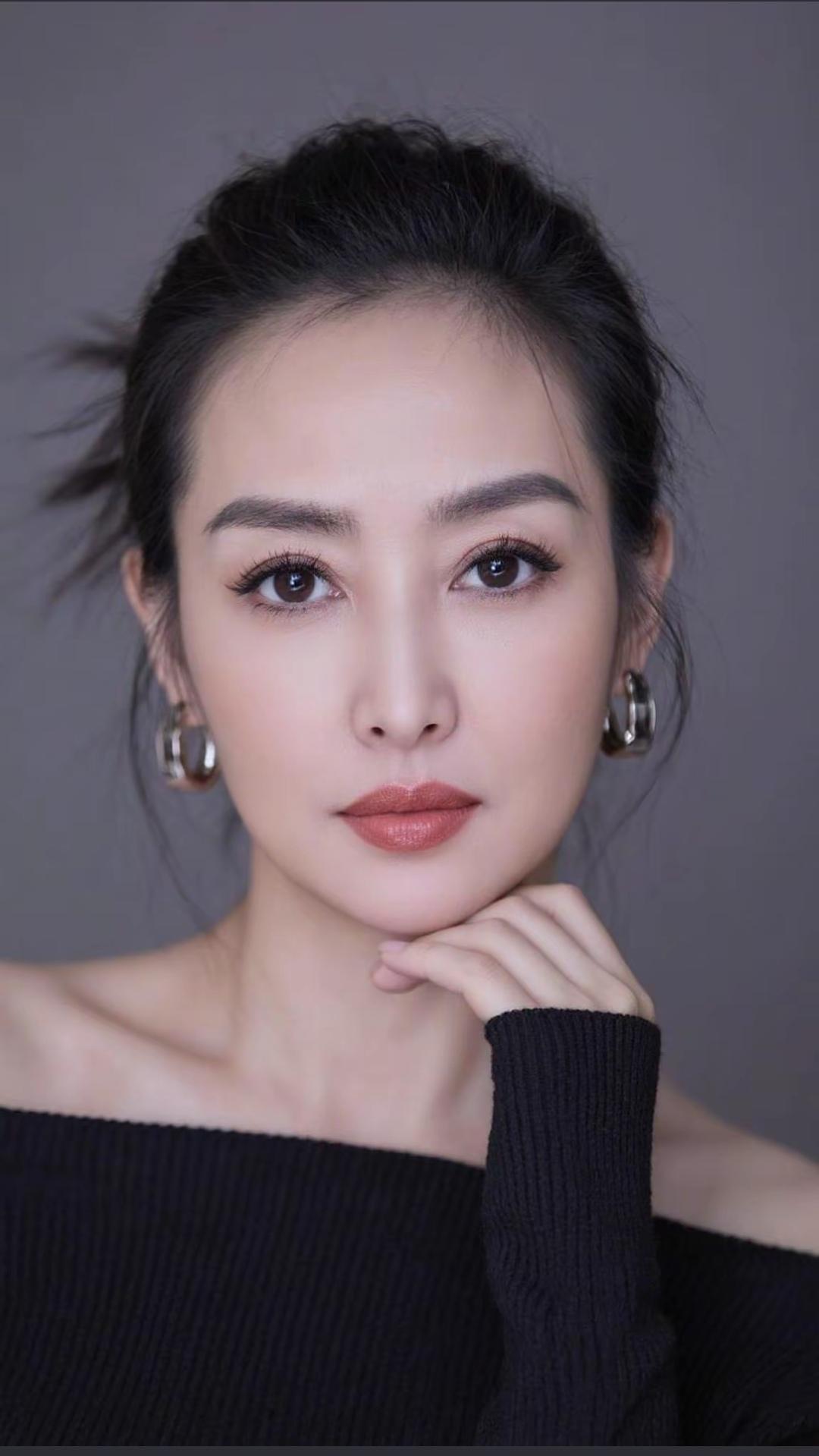 优雅黑裙，气质满分，尽显女性魅力！