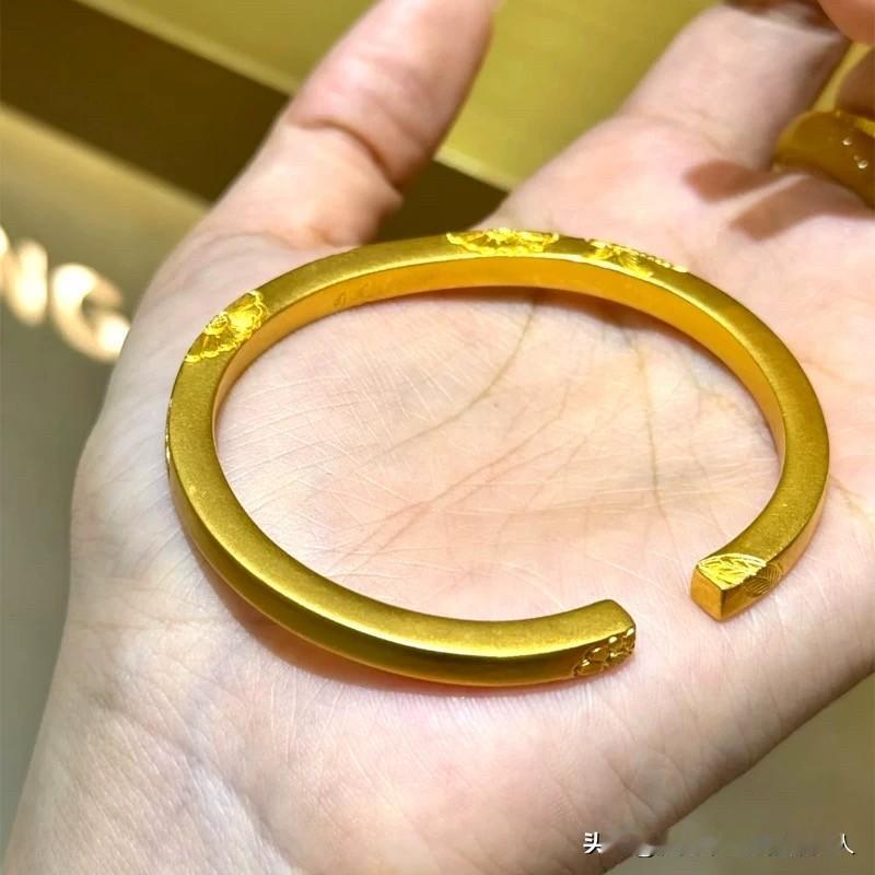 表弟的彩礼谈妥了，三金却谈崩了表弟跟女朋友今年打算把婚结了，前段时间彩礼谈