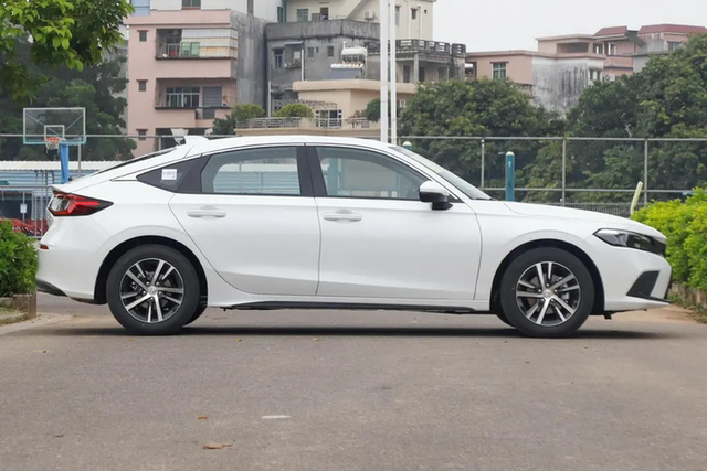 十一代思域HB掀背Vs三厢思域你们购买十一代思域时，选择HB两厢多还是三厢多，