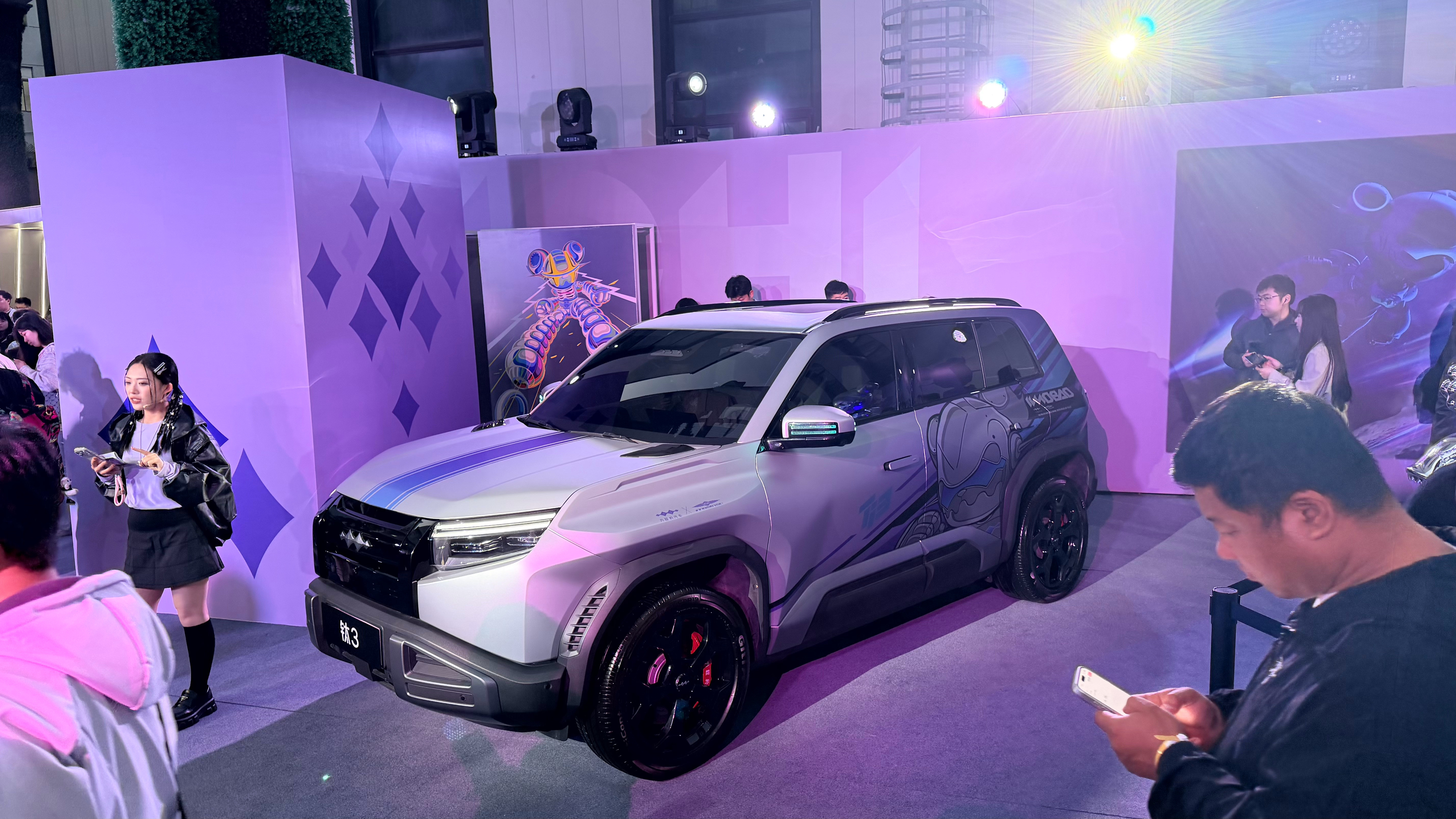 今晚方程豹钛3闪充版上市，续航直接干到了620km，还能9分钟从20%充到97