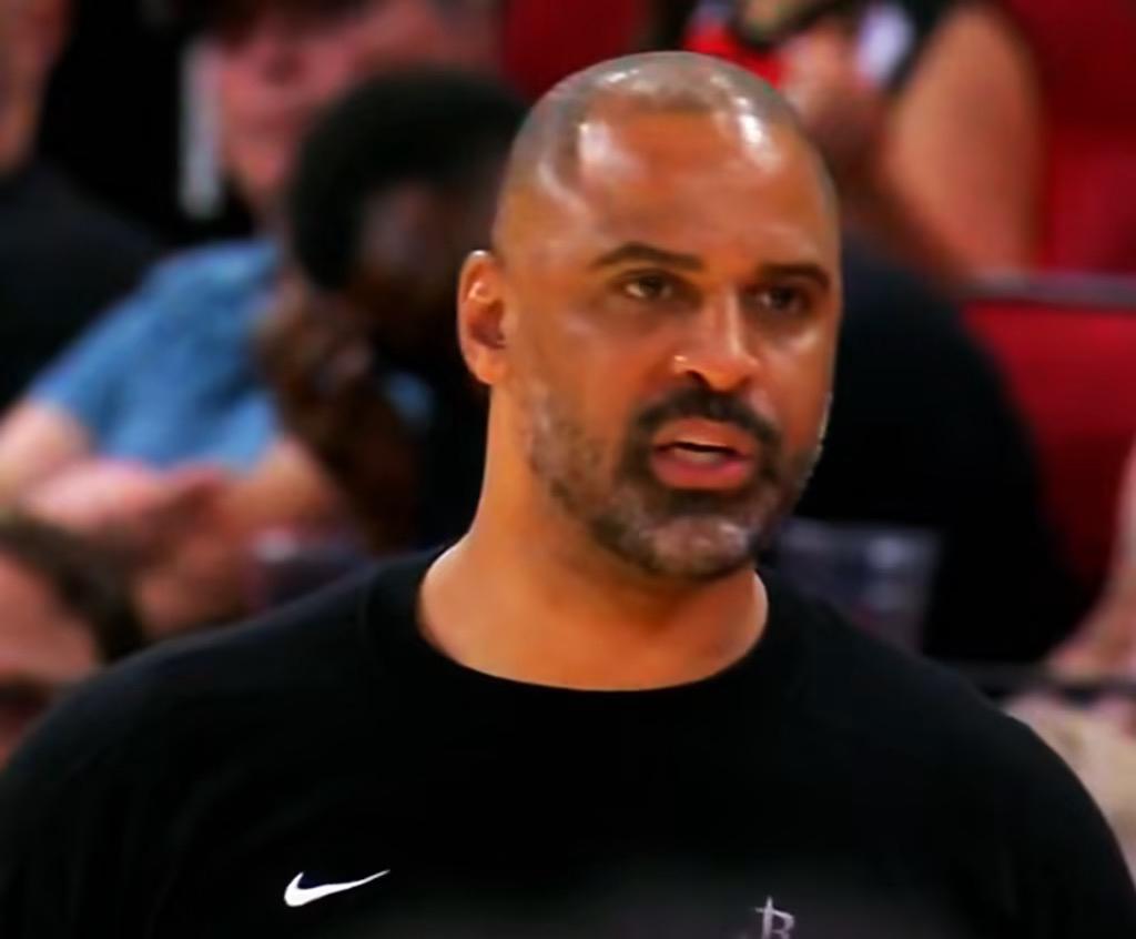 喜欢乌度卡的铁血，就要接受他的刻板！谢泼德被单打了三次之后，乌度卡终于决定换回联