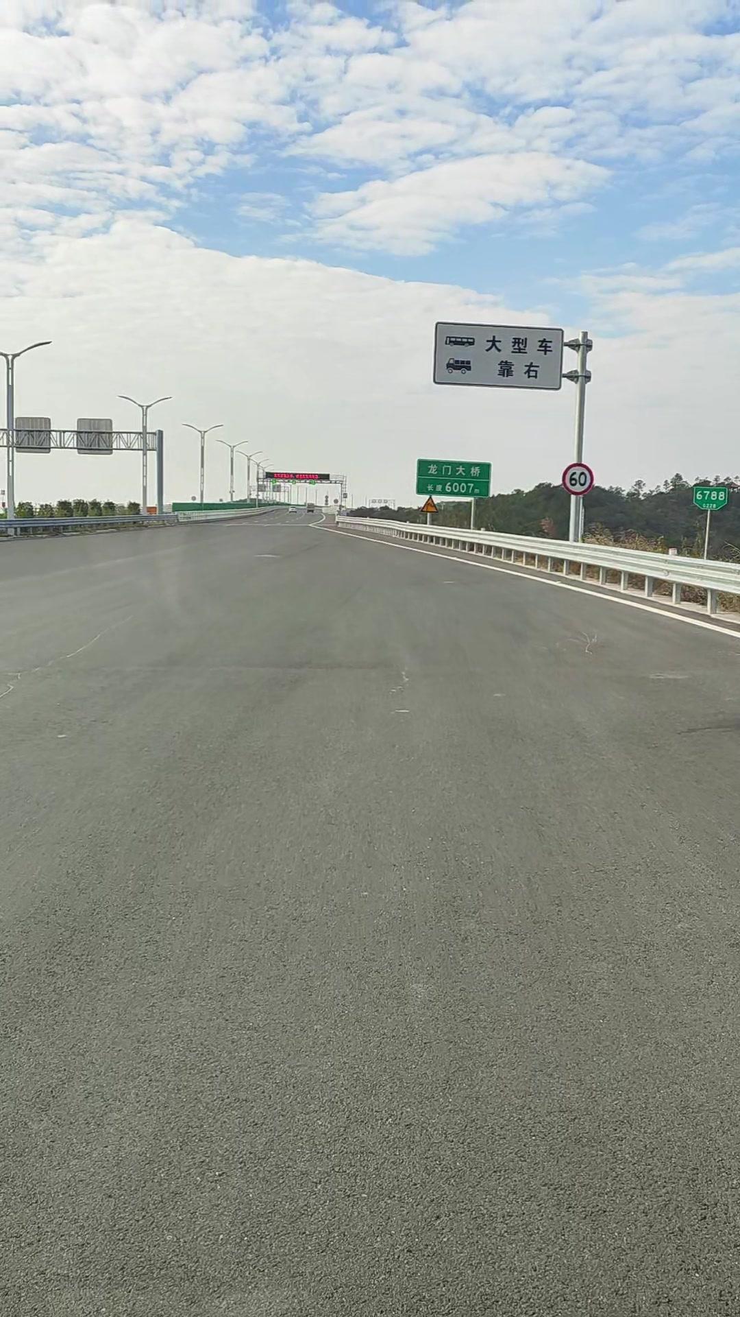 钦州“钦防通”龙门跨海大桥该繁忙了！🌉平陆运河入海口末端的龙门跨海大桥，是广西