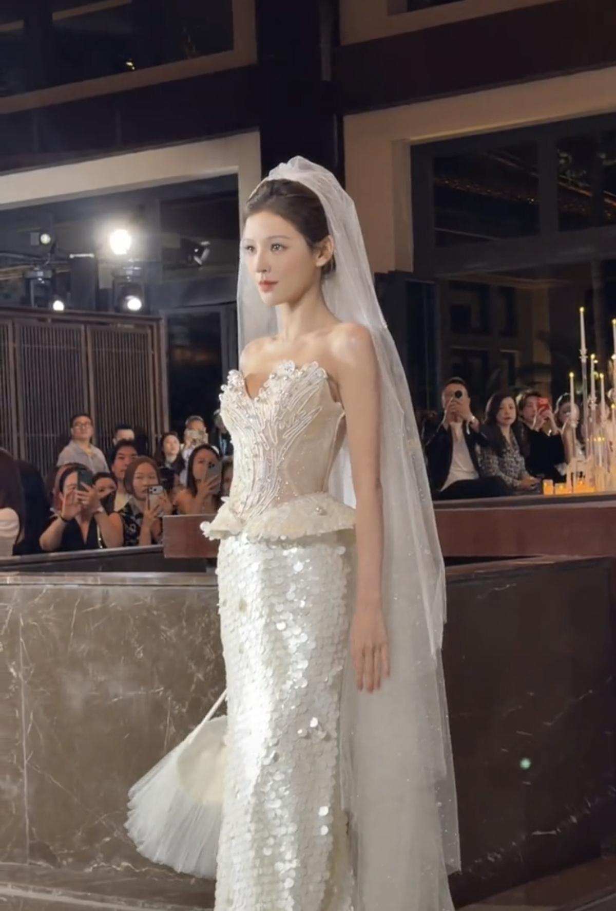 张予曦即使不当演员也可以当模特，就是不当模特她也可以当美妆博主[赞]她真的好优秀