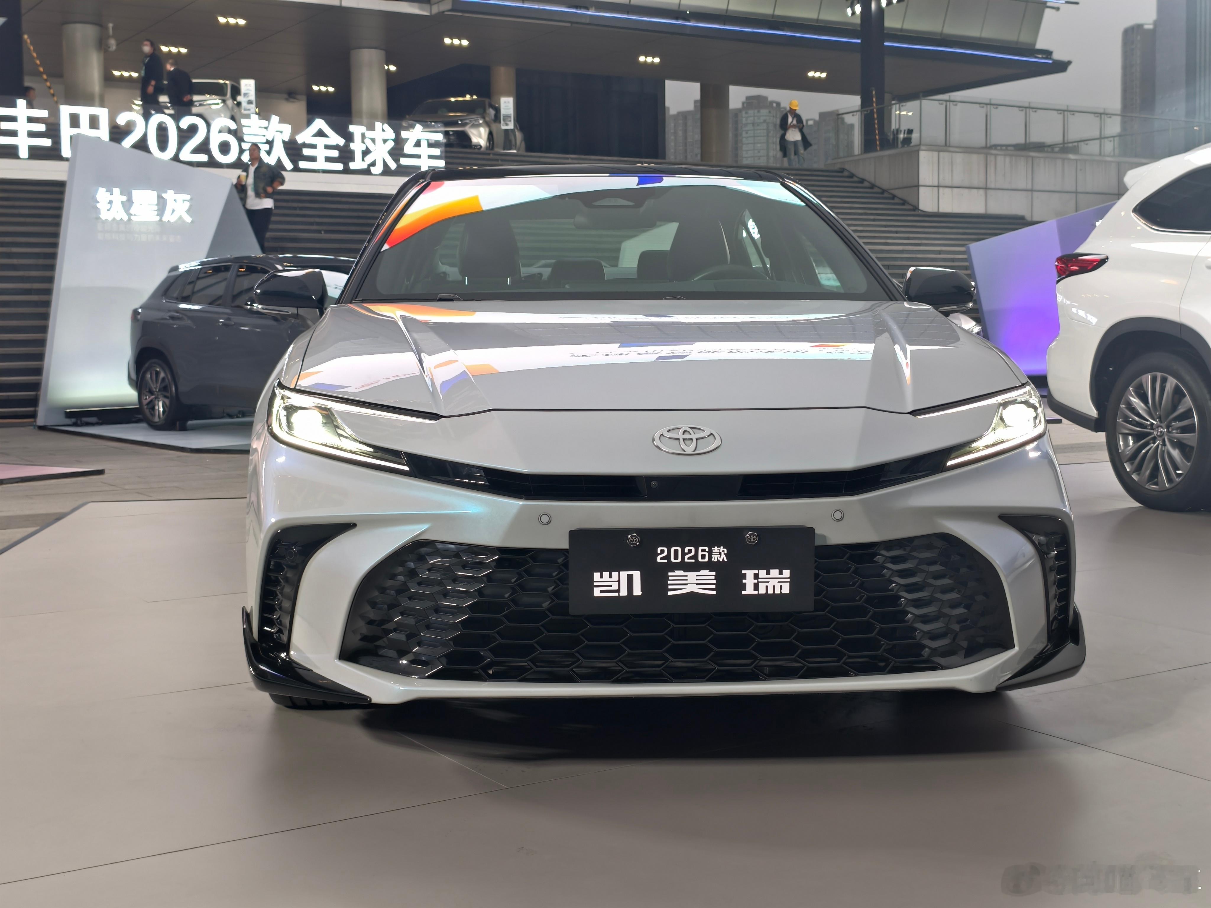 2026款凯美瑞来了，坚持增配不增价，全新推出运动Lite版，焕新价：15.88