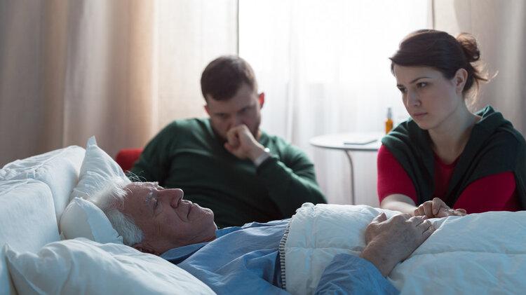 人死之前真的知道自己要走了吗？医生：人死前的一年，会出现这几