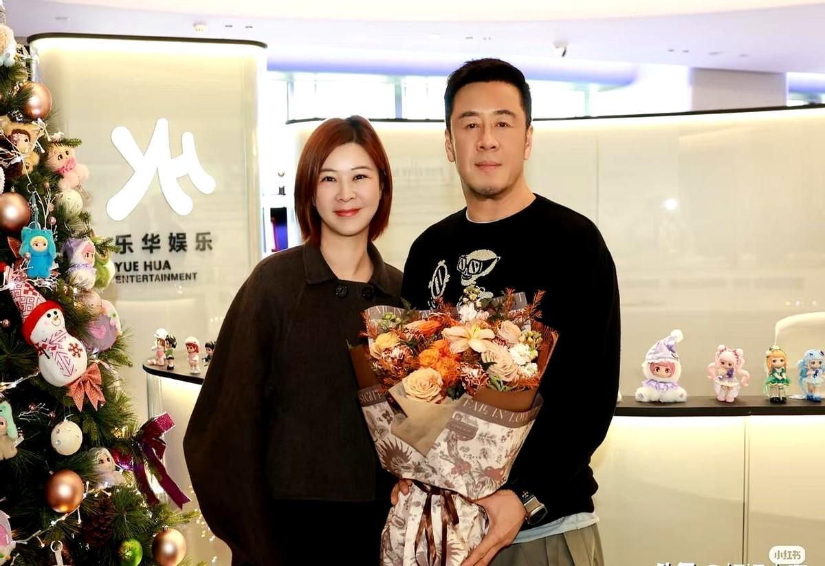 这个世界上我最搞不懂的人就是杨坤了。52岁实力派突然签乐华娱乐，网上一堆问号