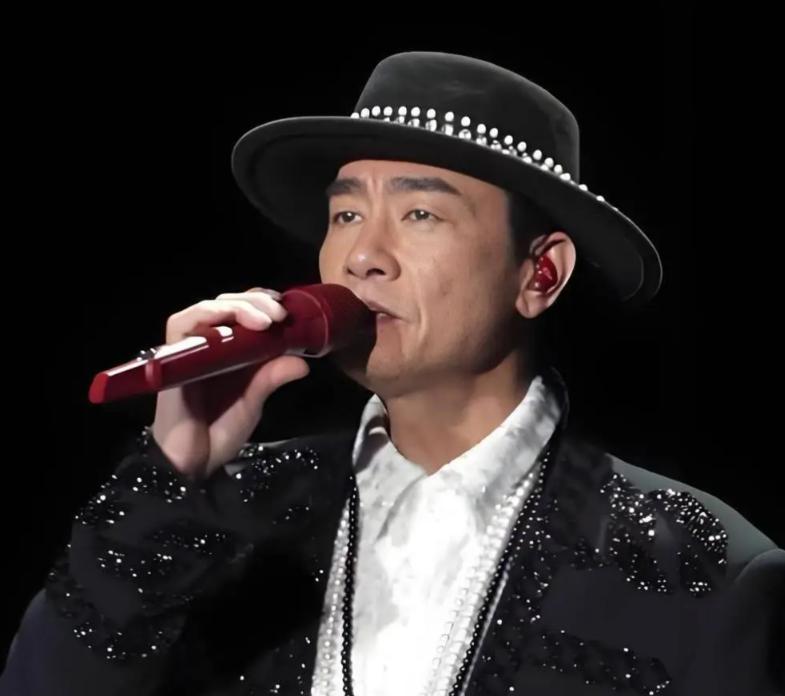 陈小春的体面已经没有了！不是翻车，而是直接在哈尔滨演唱会现场放下身段，一首歌引爆