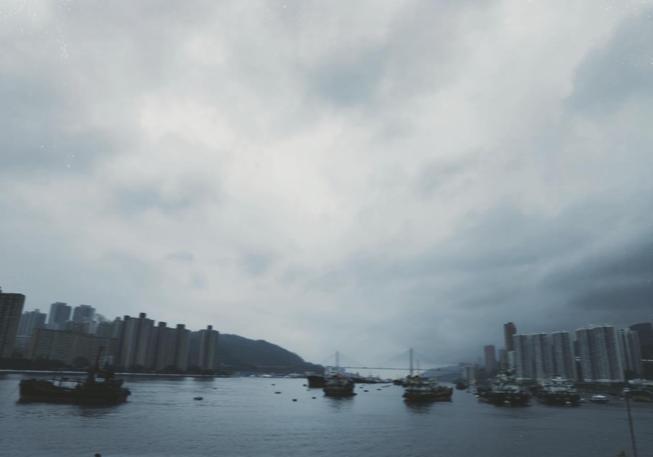 分享一张蔚蓝的天空配大海照片