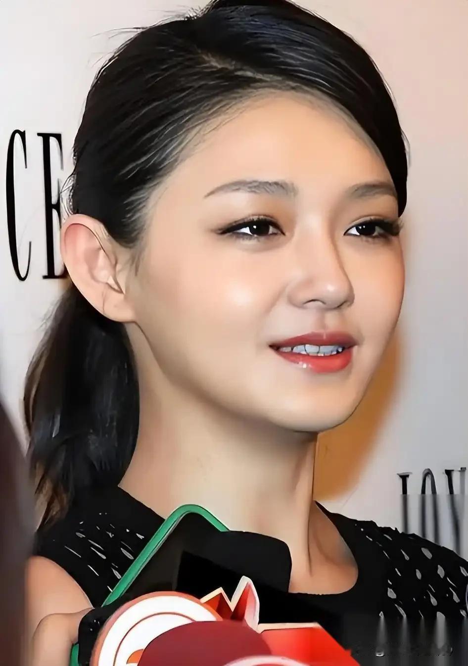 小菲公开表态，不会要求S妈搬离豪宅，全网纷纷称赞他格局通透，很多人误以为他只是单
