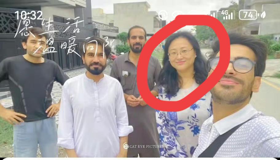 图中穿花裙子的美女太有大爱了吧！在国内服务了大量巴基斯坦留学生学习创业，现在又专