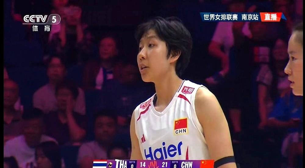 22次扣球仅得9分，主教练赵勇暂停时脸都黑了，直接点名董禹含：“进攻太沉闷！”