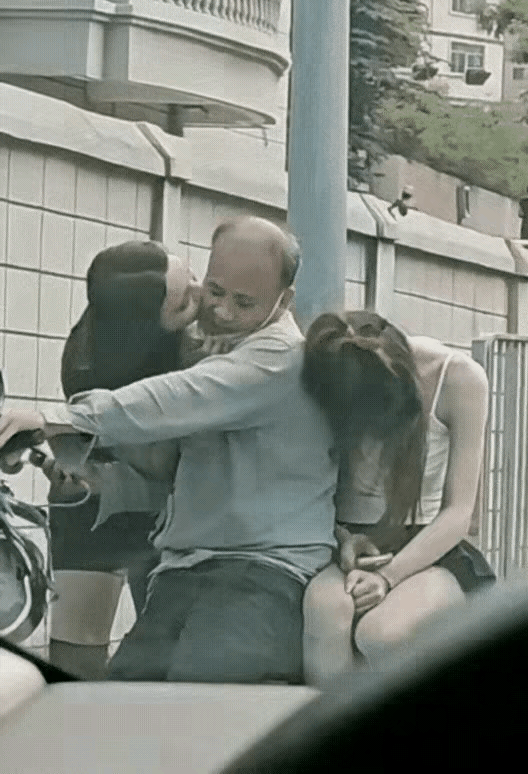 姑娘，你这一番操作直接把大爷整不会了…