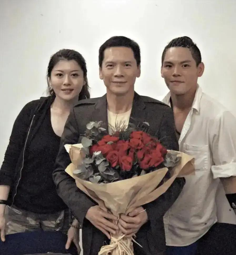 向华强一句话，炸出豪门孝顺新标准！他公开夸女儿向咏恒比儿子孝顺，你敢信？这哪