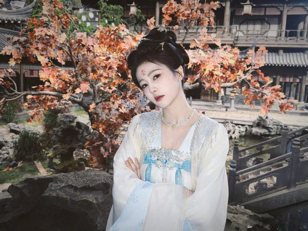 白鹿韩国私人行程，请勿过多关注！今晚请继续看《唐宫奇案》