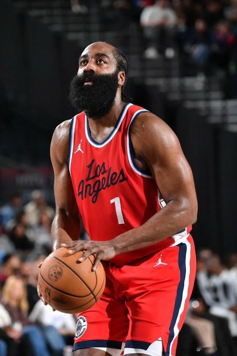 美国名记曝出一条NBA大消息，是关于哈登的，他表示哈登准备跳槽的新球队……