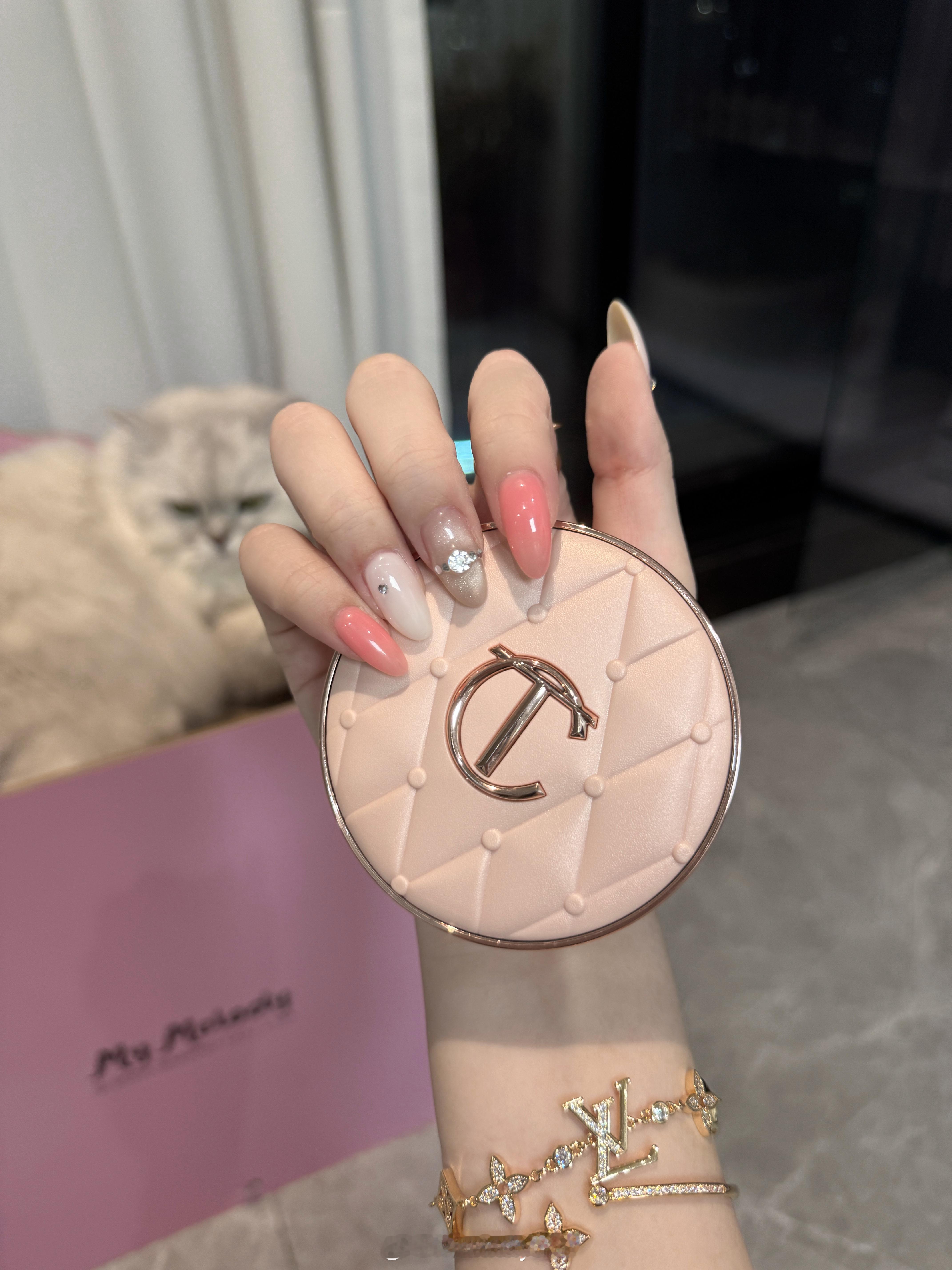 做了江坂丽奈美甲怒拍N张💅🏻