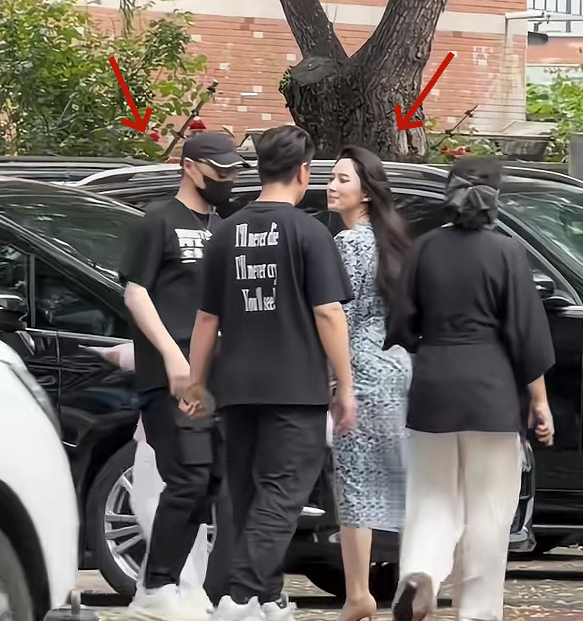 汪峰疑将继女接到北京读书，学费高达26万每年（这部分钱应该是妈妈森林北出的，毕竟