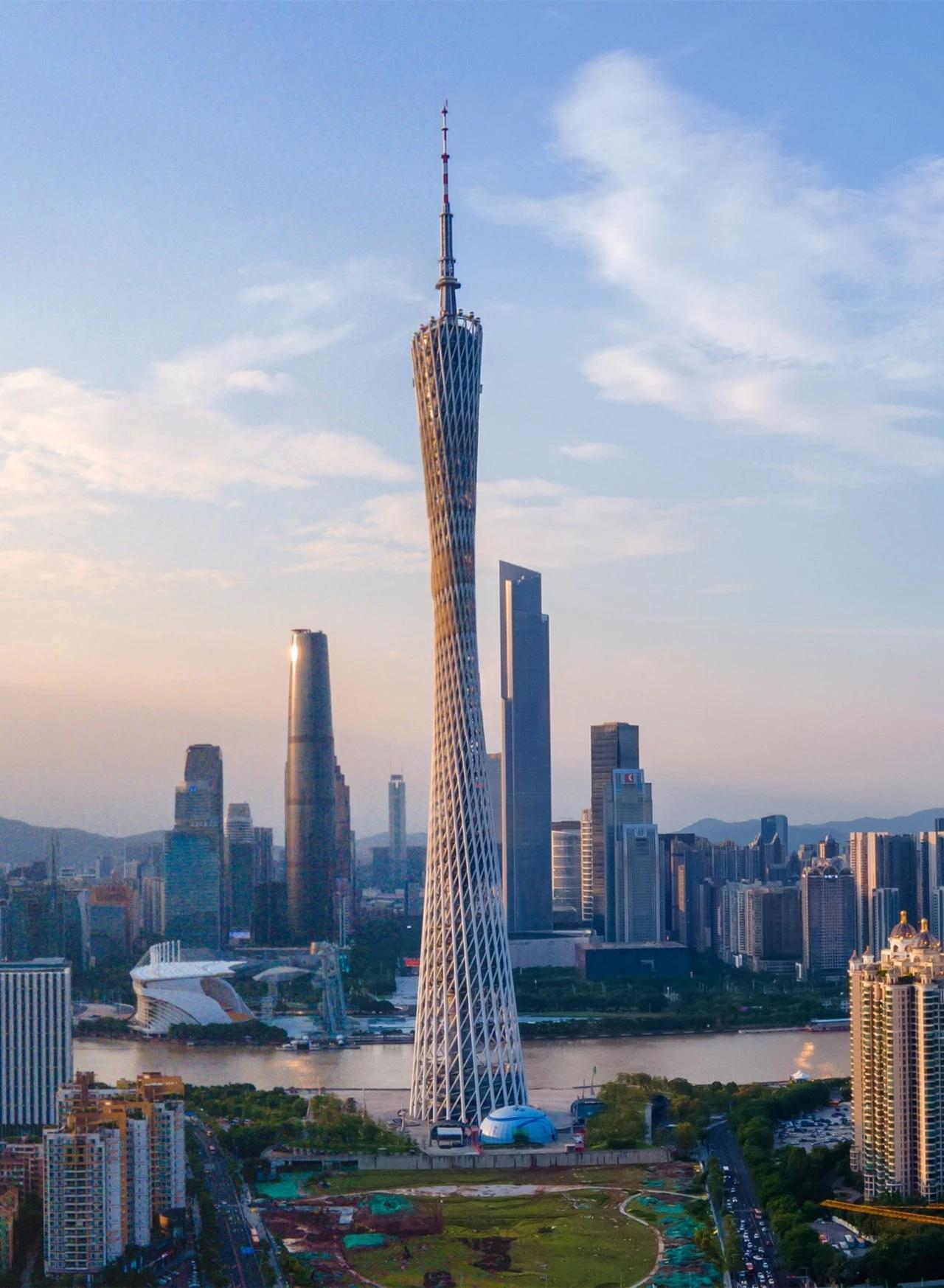 广州与深圳经济拉开这些年，在两座城市都工作过，说说两者区别，个人看法。深圳强调市