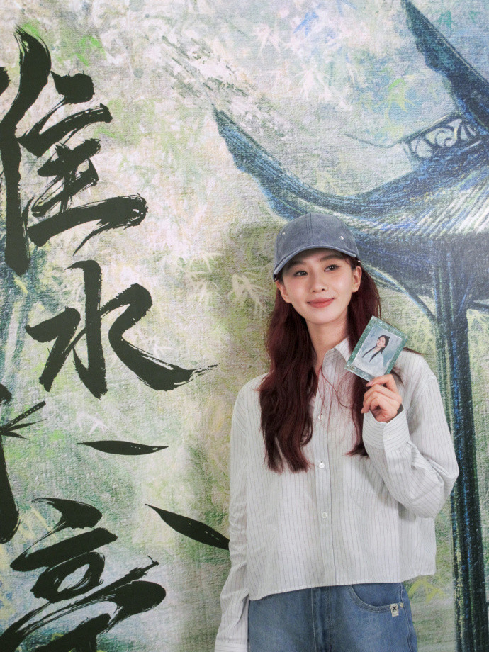 刘诗诗与东方淮竹重逢的珍贵时刻刘诗诗感恩当东方淮竹的经典场景被重现，刘诗诗在监视