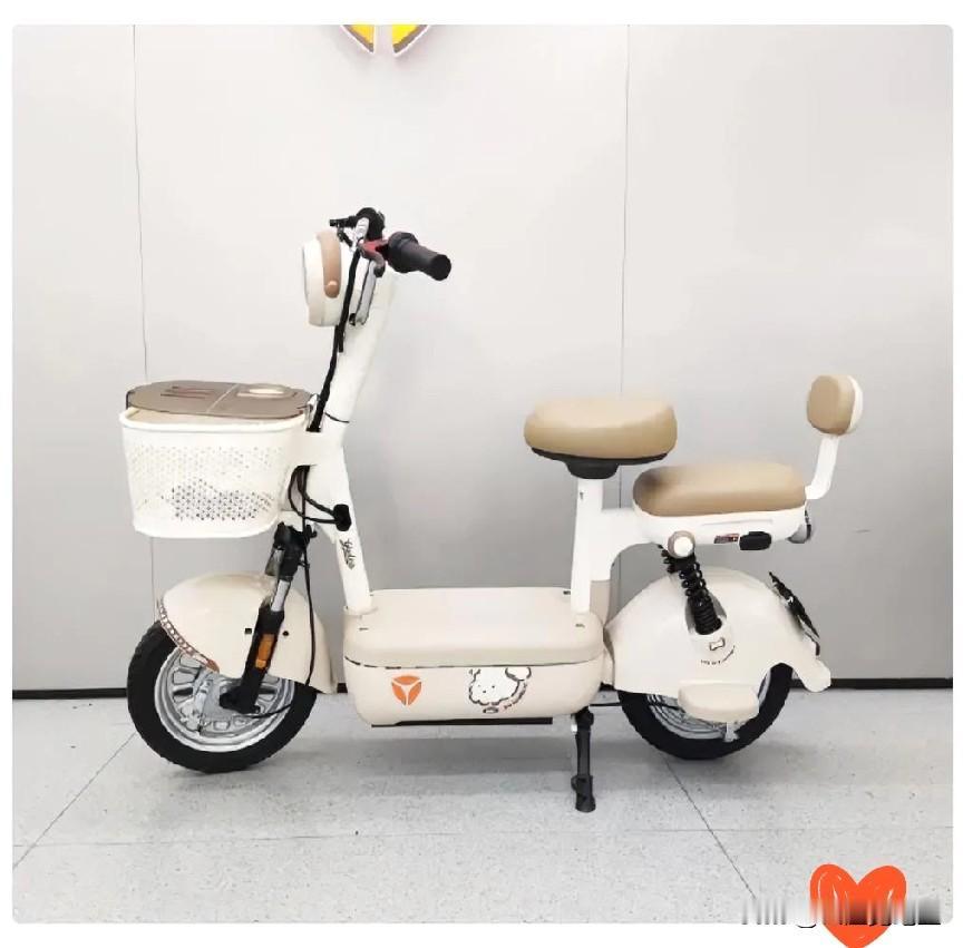 雅迪是真的听劝了，前脚刚道完歉，后脚就把新款上了，新款电动车已经配备了储