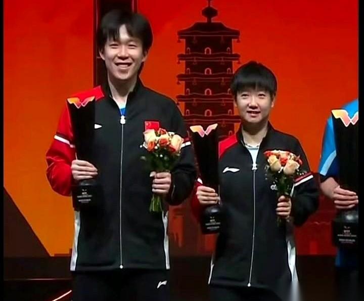 我靠，就刚才那一瞬间，我突然全明白了。他拿下冠军，镜头怼脸，我死死盯着他那个笑