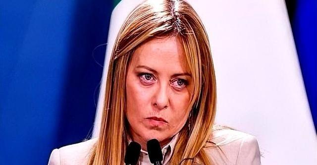 意大利总理梅洛尼，对着整个欧洲，撂下了一句狠话。她说，所有人都冷静点，谁也别去跟