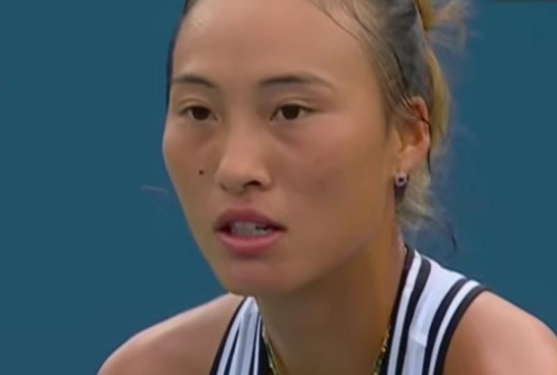 郑钦文表现无懈可击，2:1强势晋级美网32强！美网第二轮，中国名将郑钦文再次登