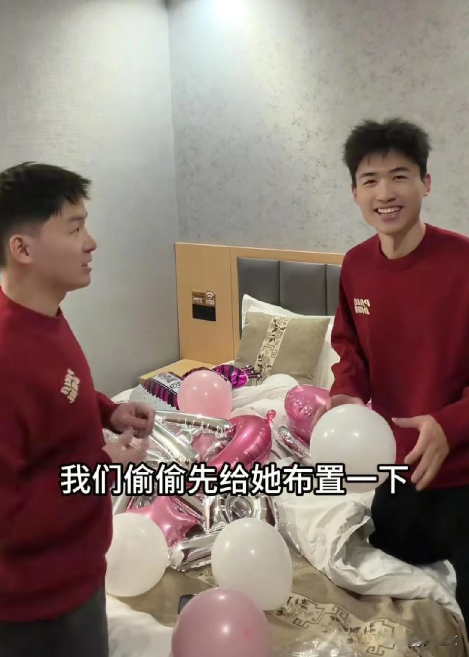 谢浩男，也是暖男啊，大妹生日说好不过了的，打算给自己拍几张照片就行了，结果哥哥和