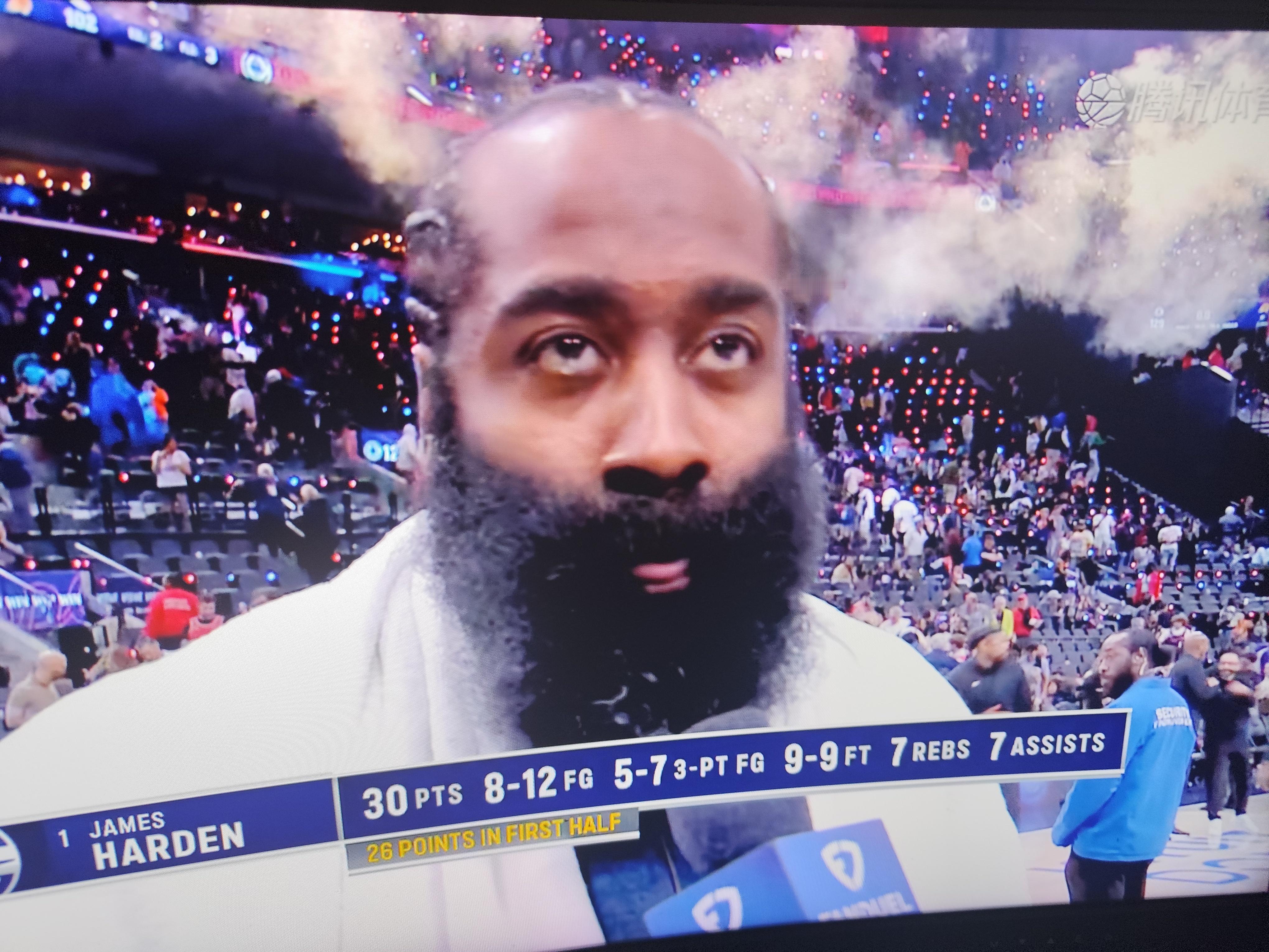 哈登：当球队需要得分的时候我就需要站出来。这一场和第一场的区别就在于防守的心态。