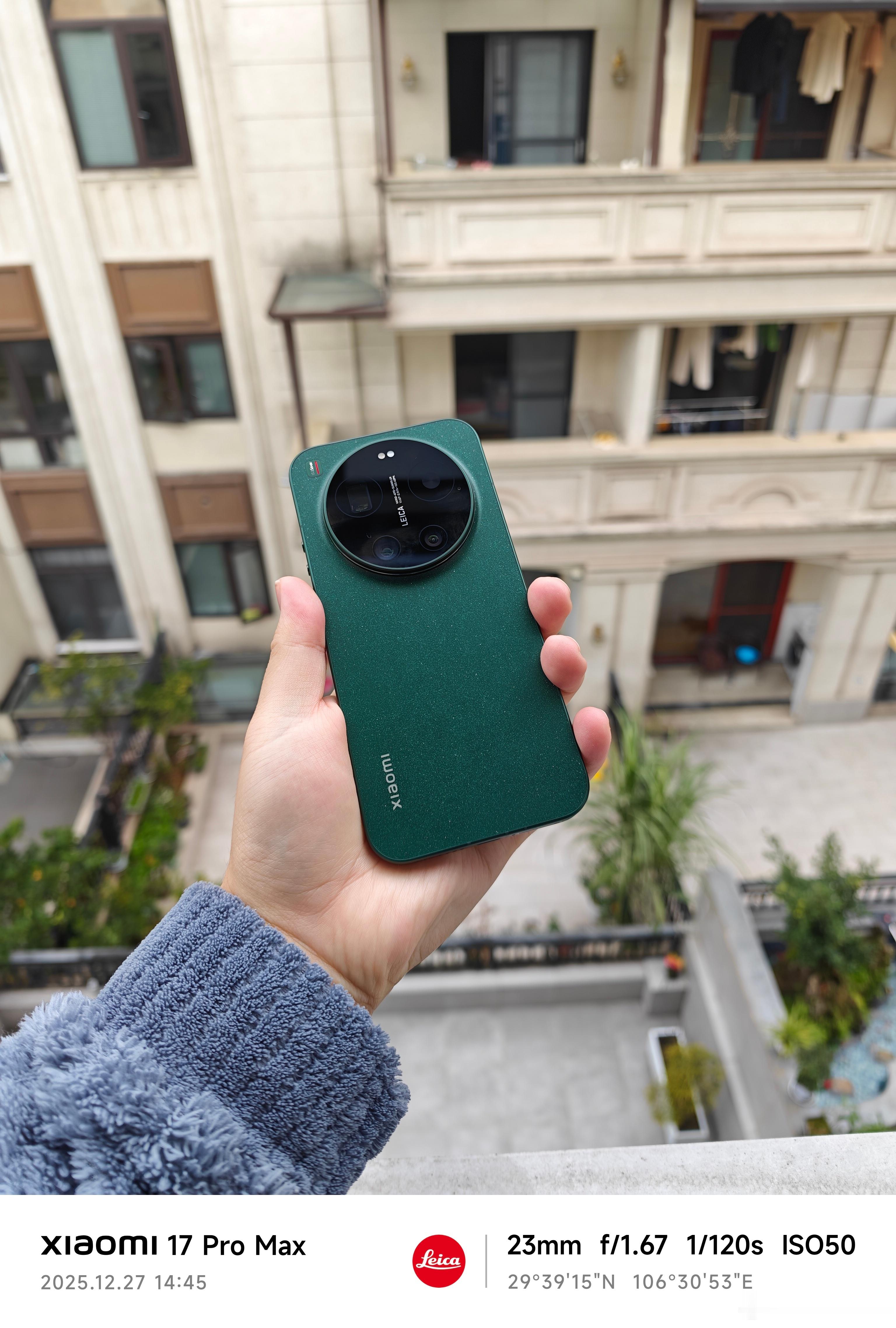 今年的米粉是怎么回事？这么有实力，刚打听了一下，小米17Ultra徕卡版各个渠道