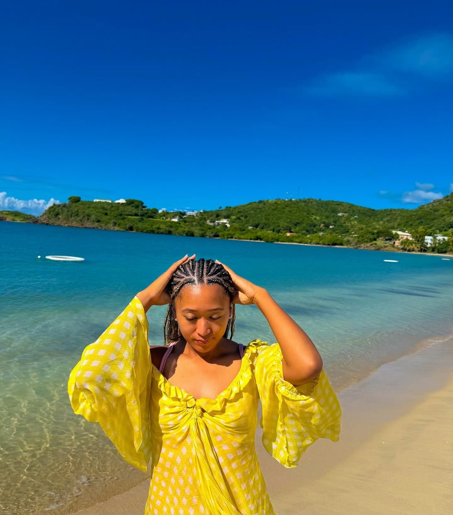 大坂直美小姐享受假期时光🌞​​​海浪🌊沙滩🏖️阳光☀️幸福如花的大坂直美