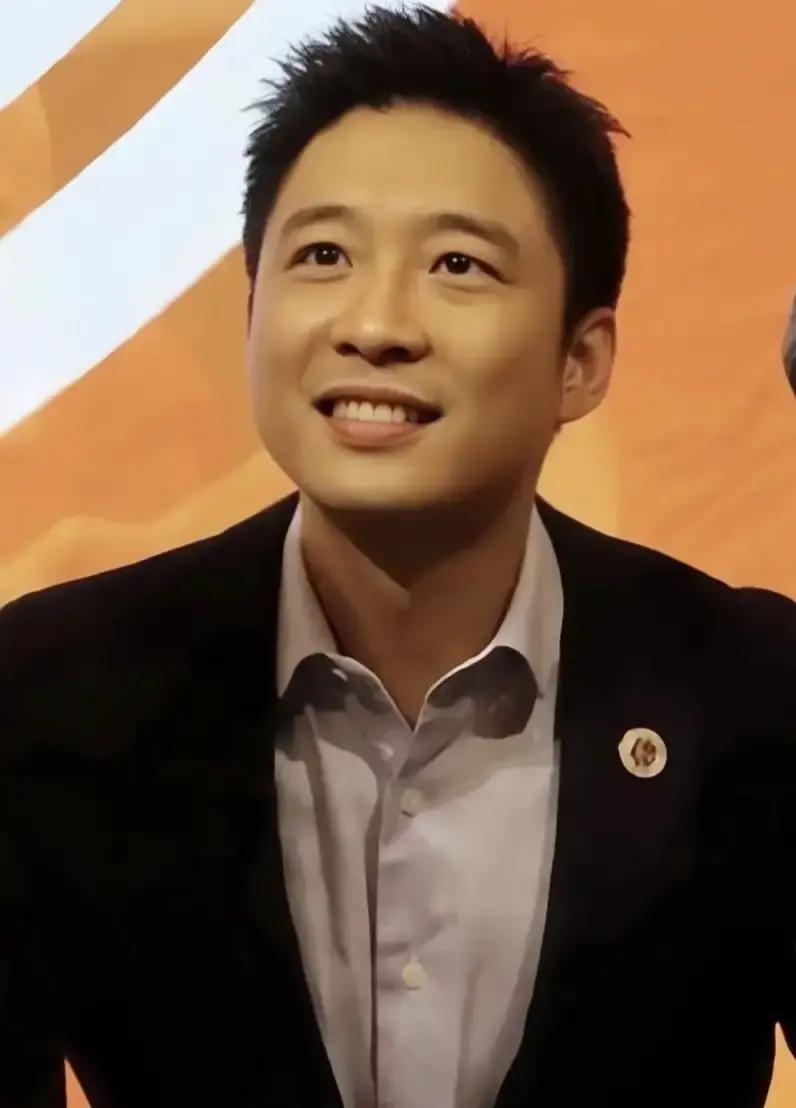 终于知道，霍启山为什么这么怕郭晶晶了。不是因为她是自己的大嫂，也不是因为她奥运冠军的光环，而是因为他