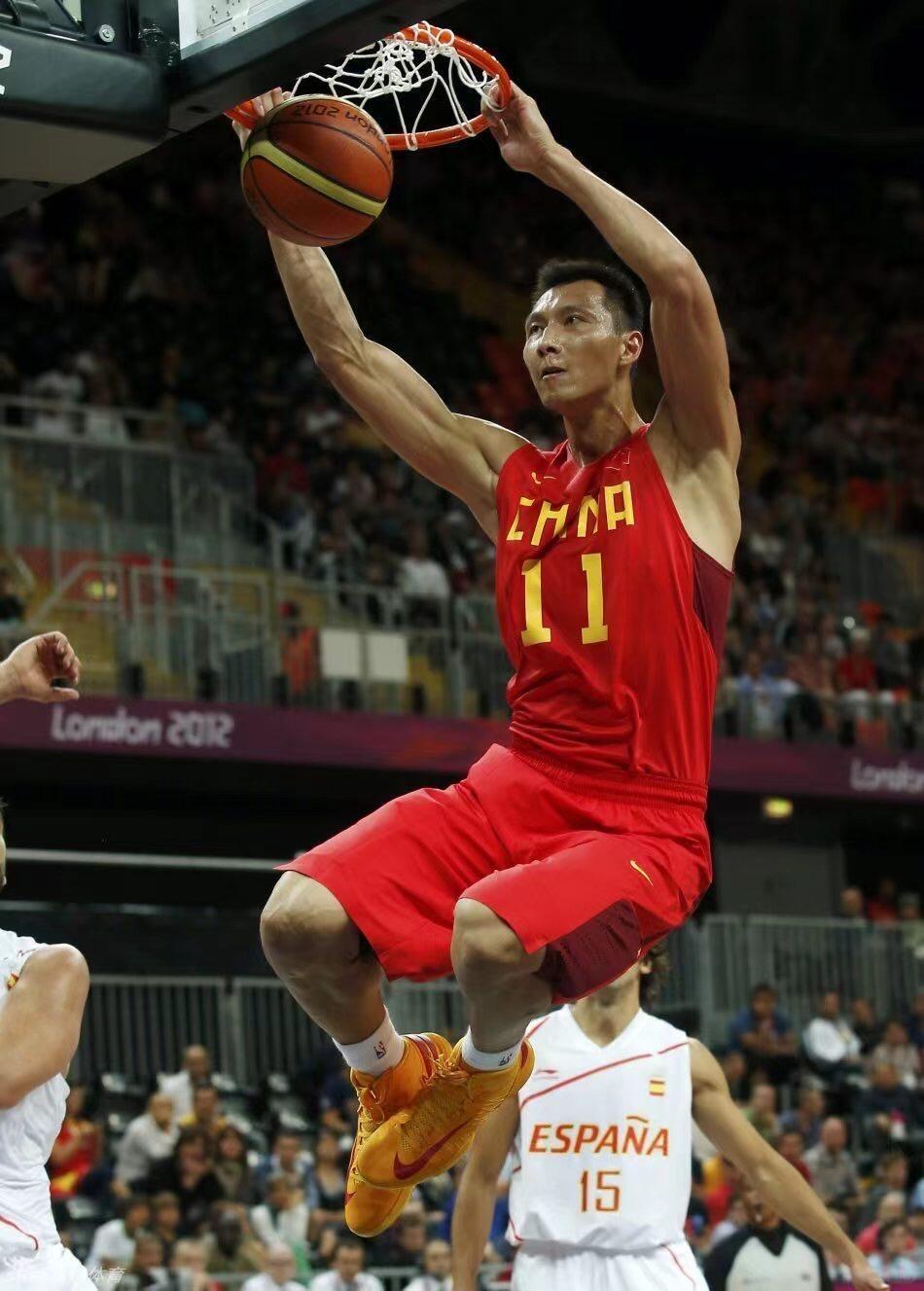 面对宏远领队邀约，易建联将如何开启人生下半场背景前提杜锋、朱芳雨相继