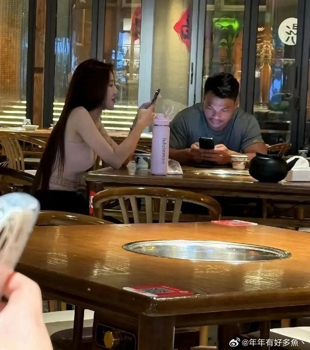 难怪那么多人买她直播间的东西，真人确实好看。