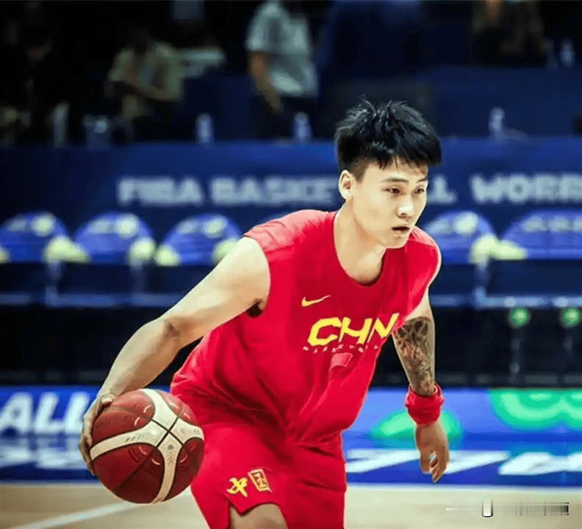 赵睿意外归队驰援中国男篮，火速与雅安大部队汇合虽遗憾缺席28日客战卡塔尔，但