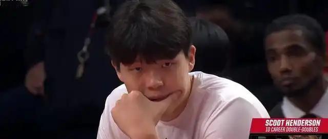 开拓者向全联盟撒了个谎。他们把杨瀚森“雪藏”40天，连续5场名单除名，根本不是