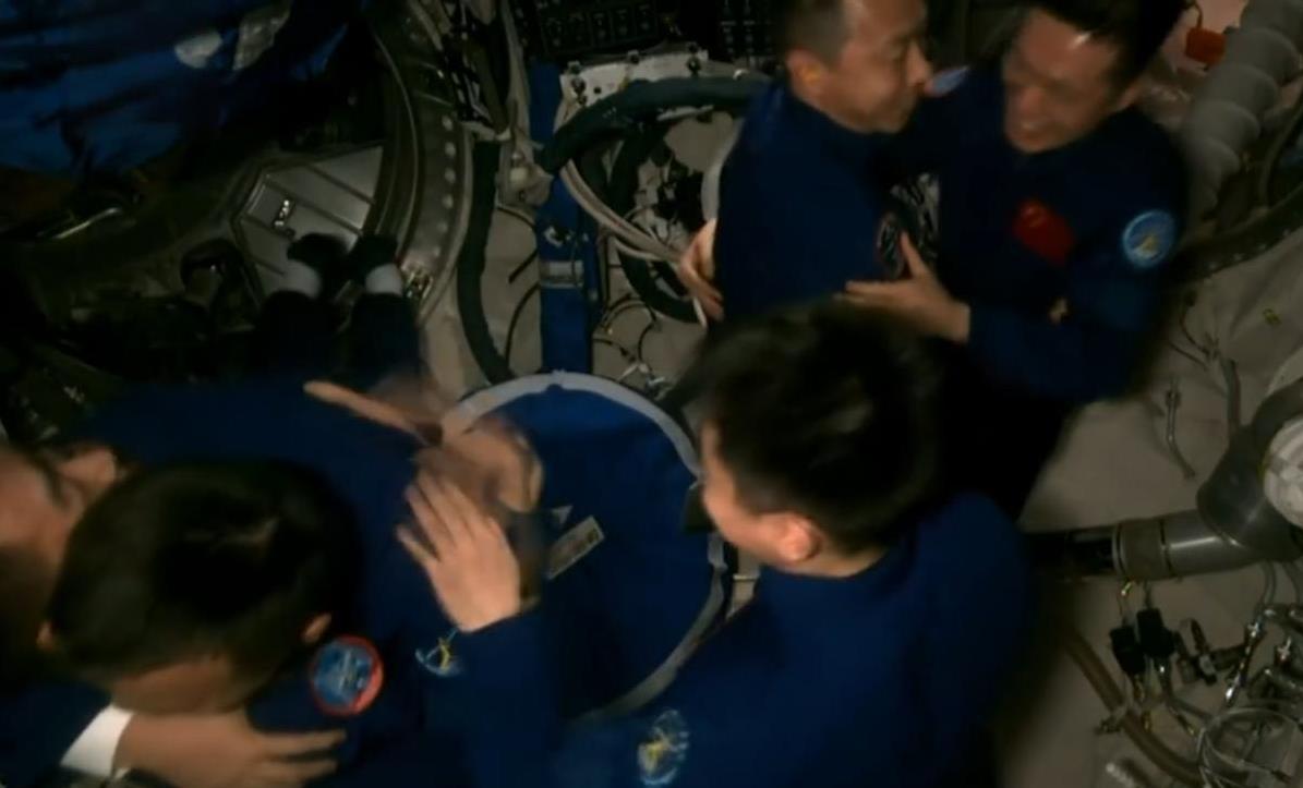 在太空里也能见到老乡，中国人的分布从全世界升级到全宇宙了。自古以来，人们就老爱