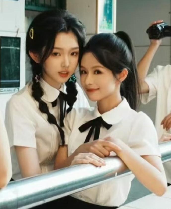 李柯以新剧给余茵当妈！这是一个重生穿越的故事，在这个故事里母女变成了闺蜜。她