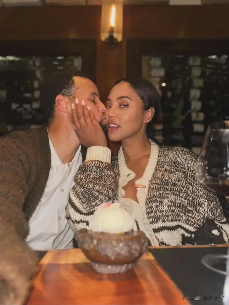 NBA第一好男人，库里结婚14年依然恩爱如初！这几天库里和妻子迎来了14周年