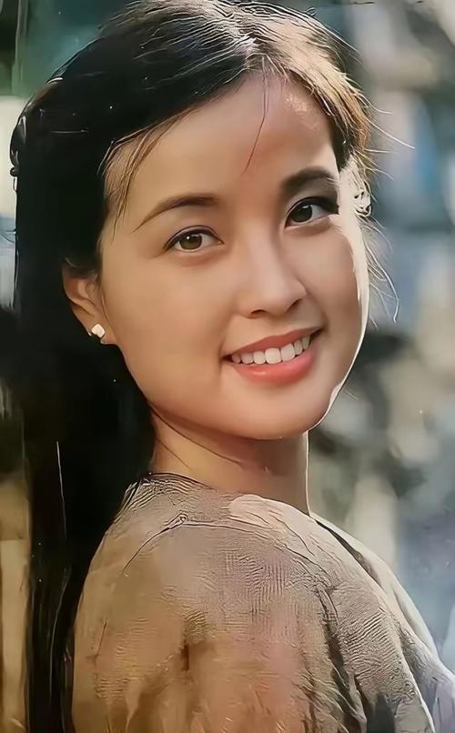 刘晓庆含泪回忆：我一生两次见他，一次站着，一次躺下…朋友，你听过那种能让整整